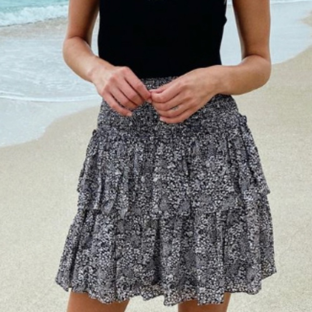 Size XL Anthropologie ruffled mini skirt.